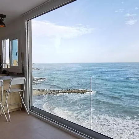 La Perla Cruise On Private Beach, Modern With Aircon & Wifi Διαμέρισμα