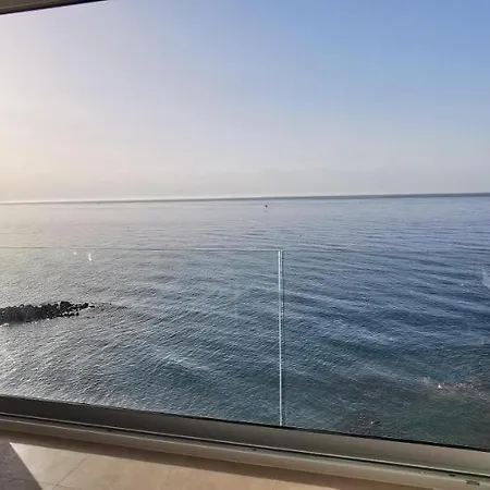 La Perla Cruise On Private Beach, Modern With Aircon & Wifi Διαμέρισμα *