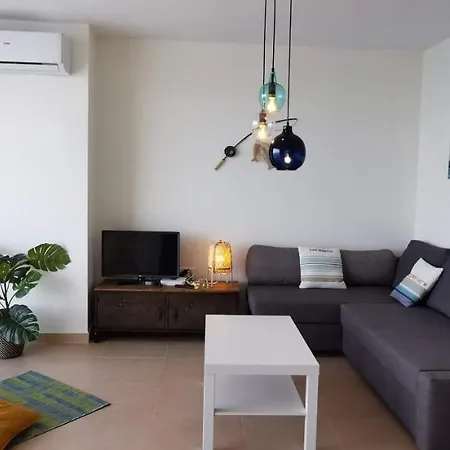 Apartament La Perla Cruise On Private Beach, Modern With Aircon & Wifi *